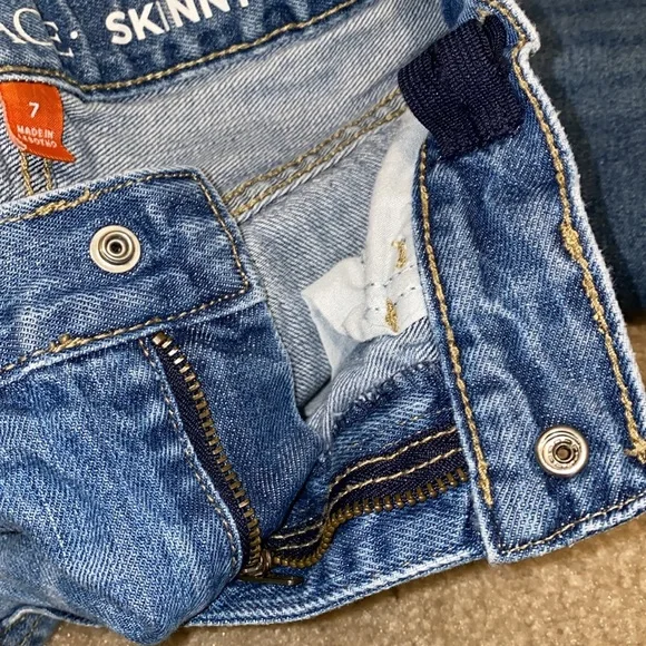 Two pairs of little boys size 7 jeans with adjustable waists. - Picture 11 of 11